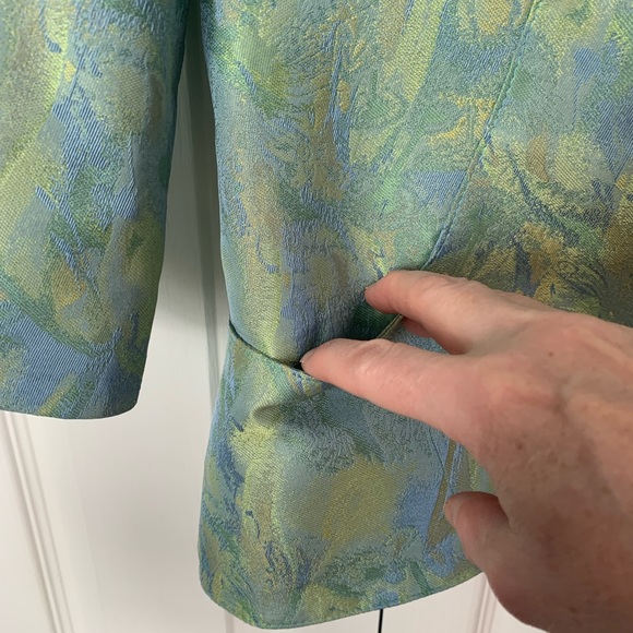 Gorgeous skirt suit. Jacket M skirt L - Picture 11 of 12